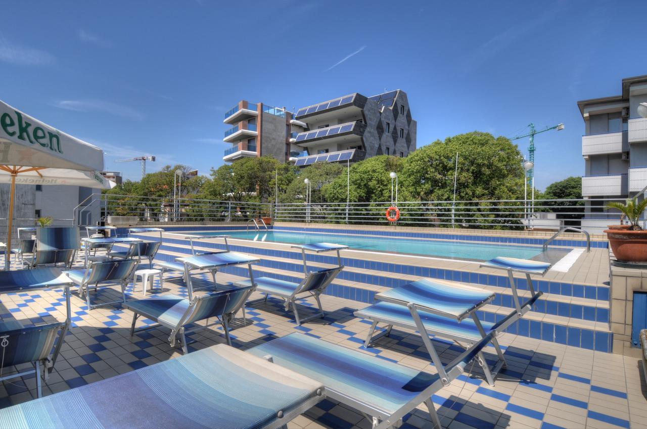Hotel Blue Marine Линьяно-Саббьядоро Экстерьер фото