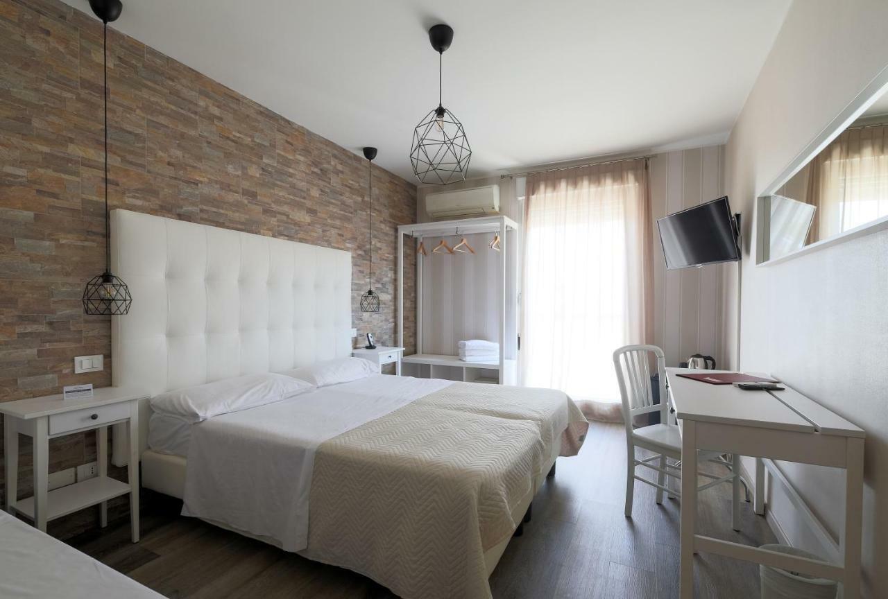 Hotel Blue Marine Линьяно-Саббьядоро Экстерьер фото